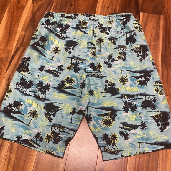 Boy’s Size 18 Tropical Swim Shorts - Picture 6 of 7